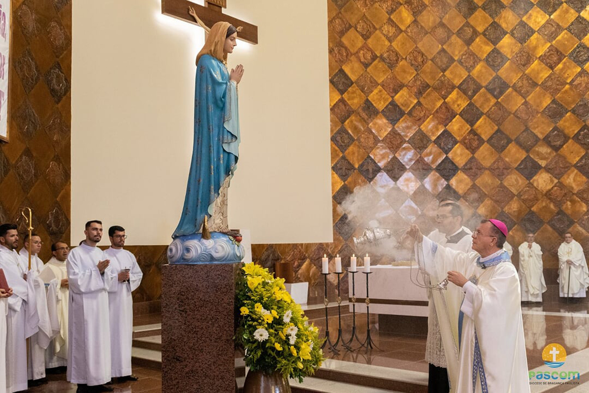 Catedral lotou de fiéis que se reuniram para assistir a Santa Missa presidida pelo Bispo Dom Sérgio Aparecido Colombo | Pascom