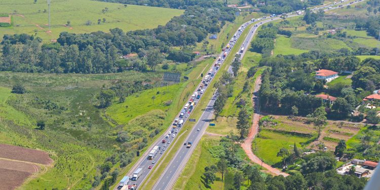 Operação de tráfego durante feriado prolongado de 12 de outubro na Fernão Dias