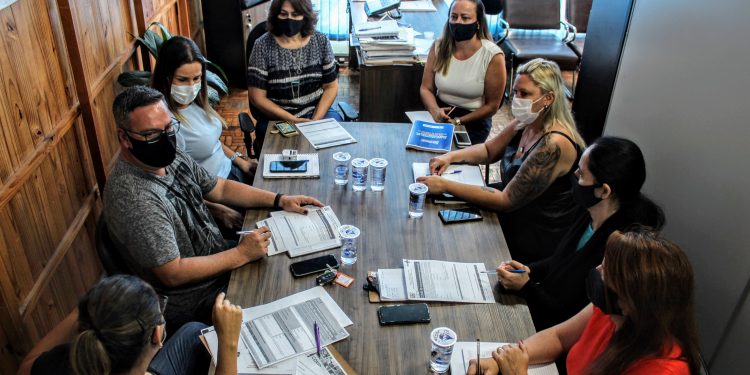 Secretaria Municipal de Saúde organiza logística para o início da vacinação