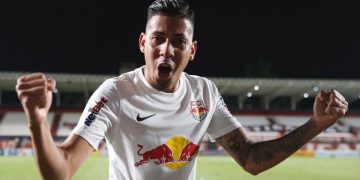 Vitória em Goiânia mantém o Bragantino na liderança do Brasileirão