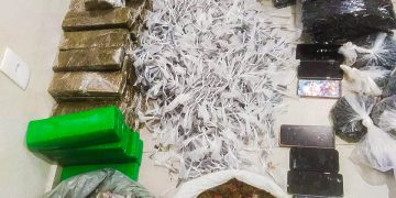 Quebrou a biqueira! : PM dá paulada no tráfico, detém 7 e tira mais de 64 kg de drogas das ruas 