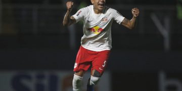 Em noite de pontapés, expulsão e pouco público, Bragantino vence o Atlético-GO