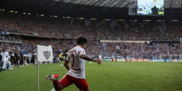 Em jogo de viradas, Bragantino perde e complica vaga na Libertadores