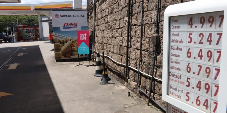 Preço da gasolina volta a subir nos postos da cidade