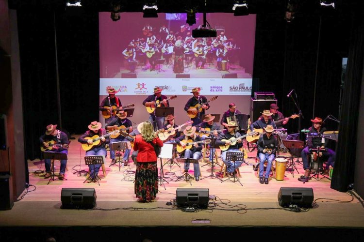 Após Carnaval, decreto libera atividades com público