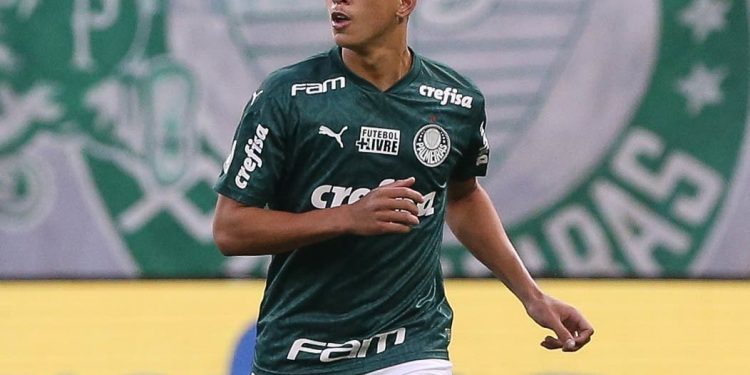 Massa Bruta contrata zagueiro e lateral para reforçar elenco na temporada