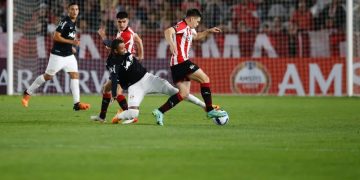 Bragantino erra muito e cai diante do Estudiantes pela Libertadores