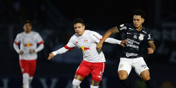 Diante de 10 mil pessoas Bragantino perde do Corinthians e a invencibilidade