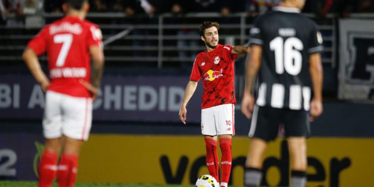 Derrota em casa faz o Bragantino ‘flertar’ com a Zona de Rebaixamento