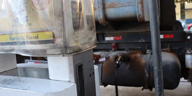 Petrobras anuncia redução de R$ 0,30 no diesel e novo preço vale a partir de hoje