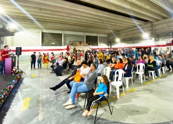 ENFEITES NATALINOS:  CRAS e escolas municipais são pontos de arrecadação de garrafas pet