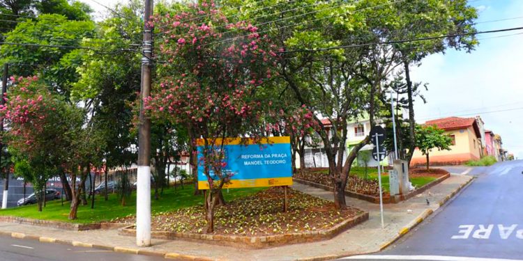 Reforma da Praça Manoel Teodoro próxima da conclusão