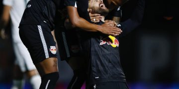 Bragantino faz o dever de casa e derrota o Goiás por 2 x 0