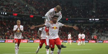 Bragantino volta de Curitiba com um empate e vice-liderança