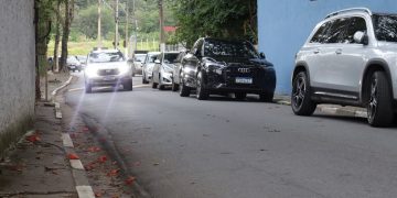 Perigo na rua Francisco Luigi Picarelli:  Moradores relatam brigas e acidentes e pedem fim de estacionamento na via