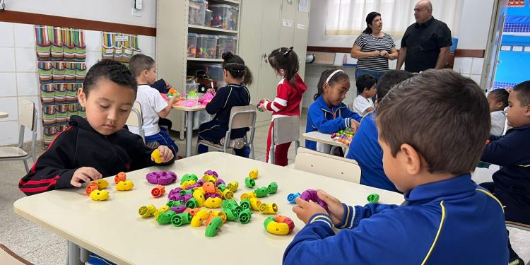 Dia 15 de fevereiro 15 9 mil alunos voltam às aulas na rede municipal