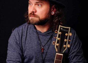 Feira Noturna terá show com o cantor Paulo Garciia nesta quinta-feira