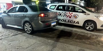 Equipe Charlie prende traficantes em “carrão importado”, com quase meio quilo de drogas