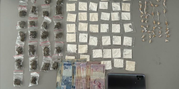 PM prende adolescente com drogas no Toró