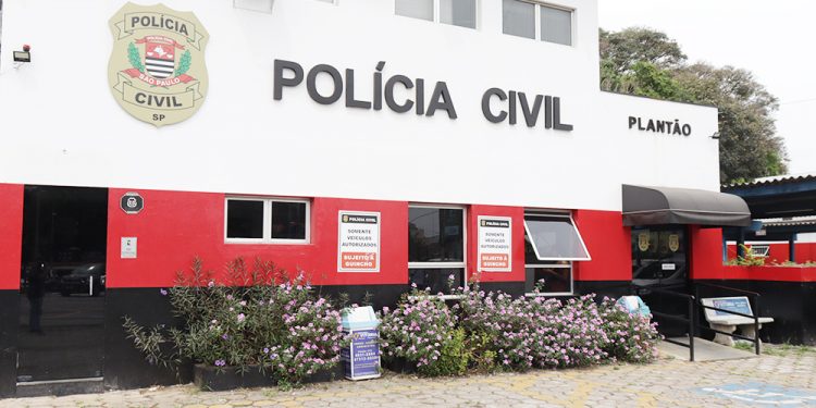 Motorista bêbado desacata policiais e é preso no Jd. São Lourenço