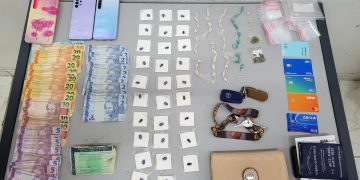 Mulher é presa por tráfico de drogas no Cruzeiro