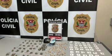 DISE encontra 307 porções de drogas em casa no Cruzeiro; uma pessoa foi presa