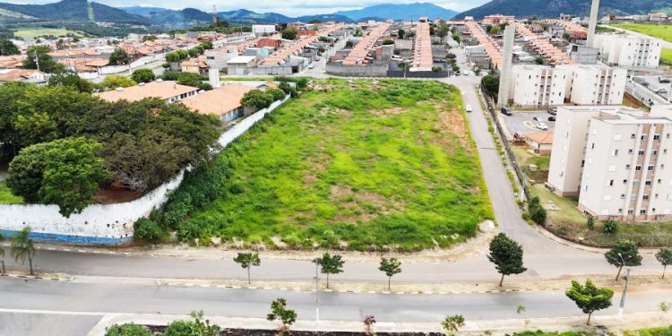 Prefeitura passa escritura de doação de área para construção de moradias populares