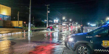 Forte chuva causa alagamentos em diversos pontos