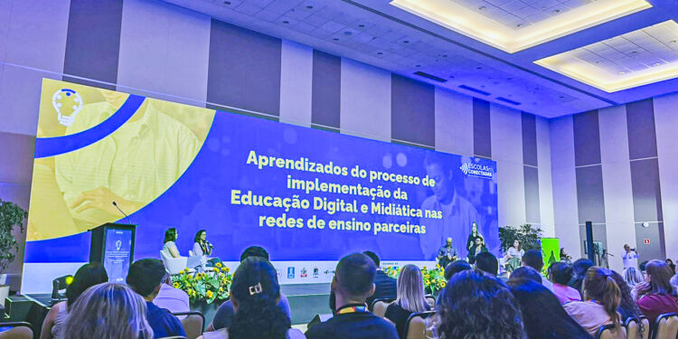 Município integra discussões nacionais e reforça estratégias de inovação e alfabetização na rede pública