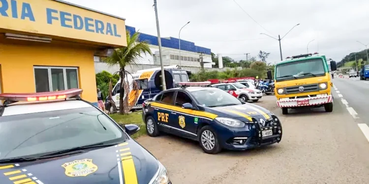 Fernão Dias deve receber mais de 955 mil veículos no feriado do Trabalhador