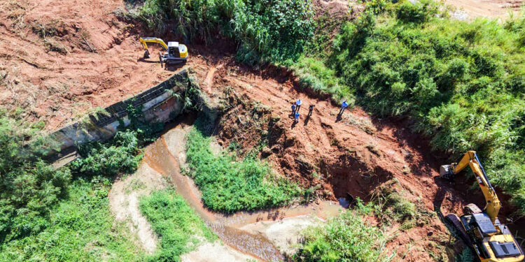 Prefeitura cumpre decisão judicial: Iniciada obra de desfazimento do aterro do Posto Capivarão
