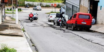 Problema se arrasta por meses: Moradores pedem recapeamento de rua no Jardim Fraternidade;