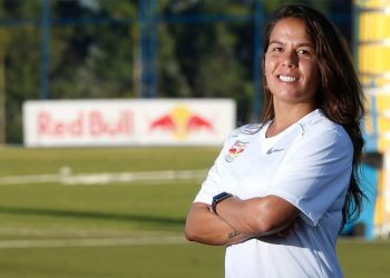 Técnica Camila Orlando foi anunciada no início de março para comandar primeiro time feminino do Red Bull Bragantino | Red Bull Bragantino