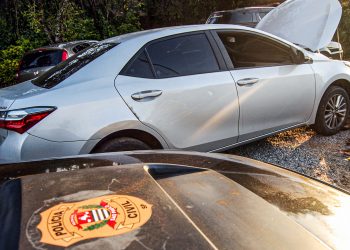 No rastro do crime: DIG recupera carro roubado, detém adolescente com drogas e captura procurado com “oitão” pinado