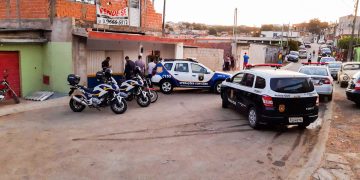 No Green Park, ROM flagra possível banca de jogo do bicho, apreende caça níqueis e drogas