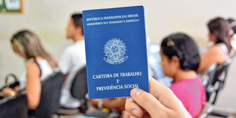 Mercado de trabalho registra recuperação em julho