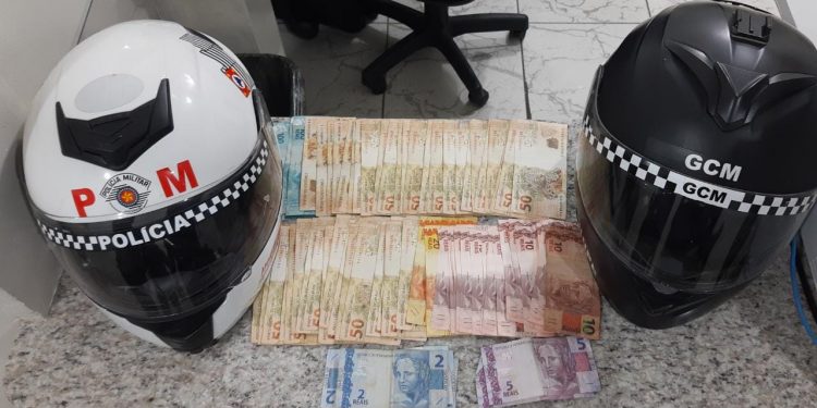 Dinheiro recuperado na casa do adolescente