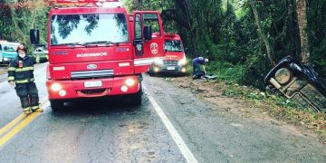 Dois feridos em tombamento na Rod. Bragança/Socorro