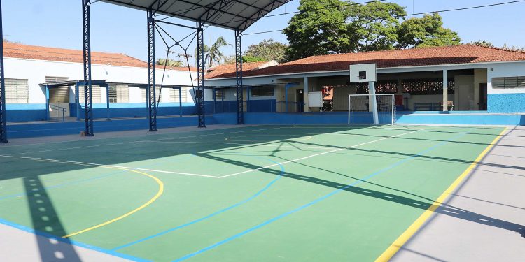 E.M. Coronel Ladislau Leme teve quadra reformada