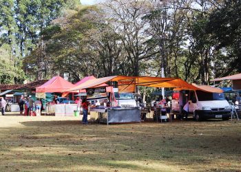 Prefeitura libera volta de barracas de roupas nas feiras da cidade