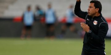 Em jogo de interinos, Bragantino empata e continua no Z4