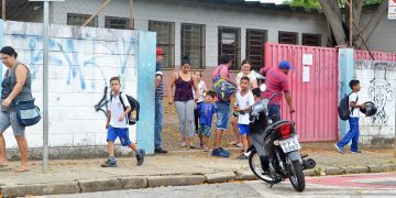 Crianças continuarão com aulas online até o final do mês conforme pesquisa realizada com pais / Arquivo/GB