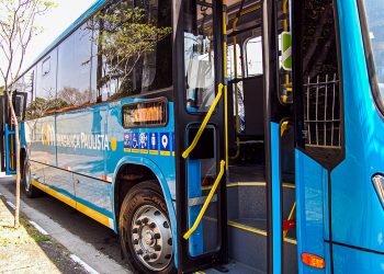 Ônibus foram apresentados aos profissionais de imprensa após a coletiva | Jonathan Alberti/GB