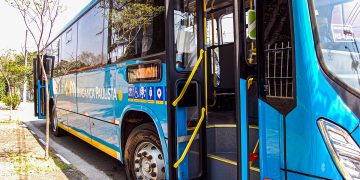 Ônibus foram apresentados aos profissionais de imprensa após a coletiva | Jonathan Alberti/GB