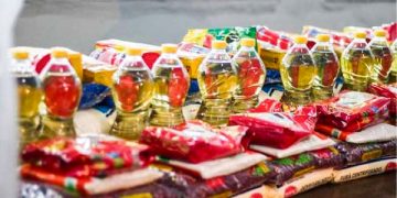 Consumidores priorizam itens básicos na hora das compras