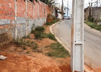No meio da rua:  Postes no Green Park devem ser realocados após acidente