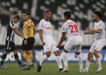 Bragantino vence Botafogo em jogo ruim, mas resultado foi o mais importante