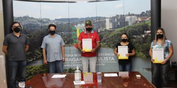 PROGRAMA CIDADE LEGAL:  Moradores da Penha recebem matriculas  de seus imóveis