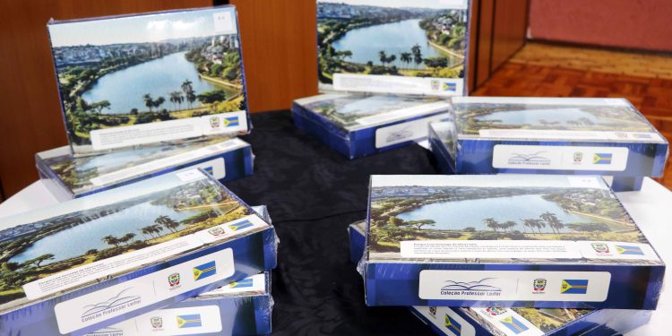 Projeto “Biblioteca do Professor” é entregue pela Prefeitura