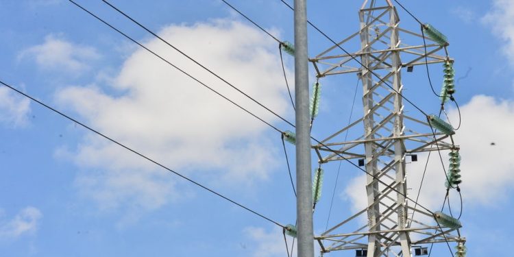 Bandeira vermelha volta a ser cobrada na conta de luz
